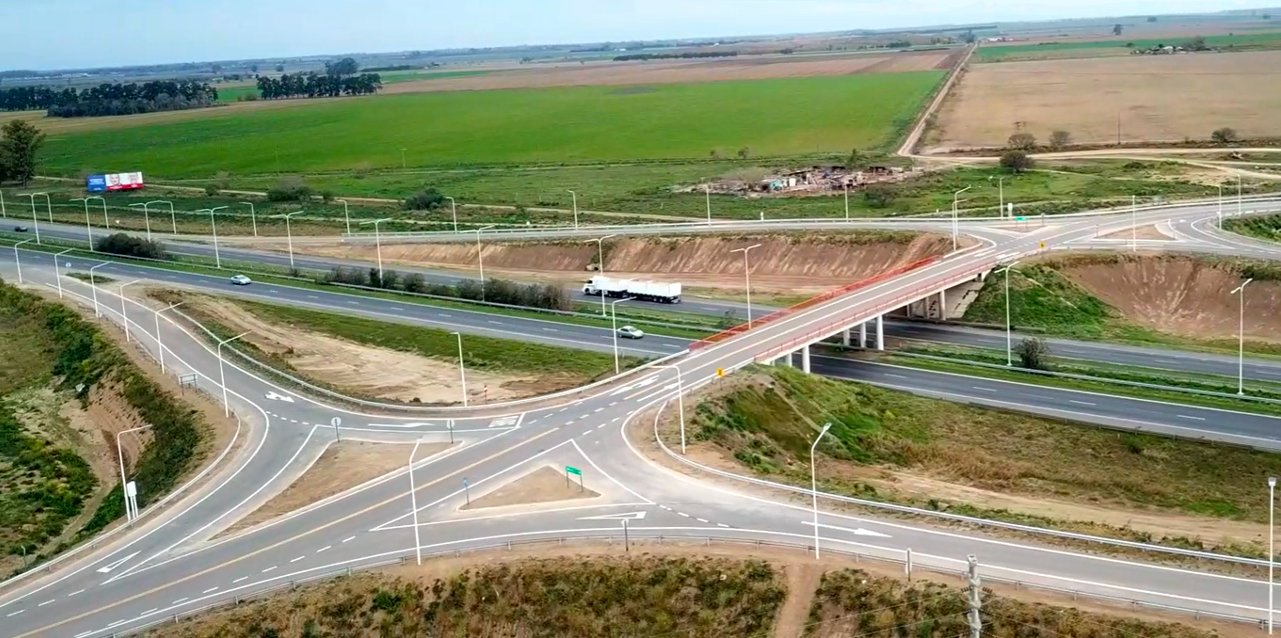 Intercambiador en Autopista en Fray Luis Beltran